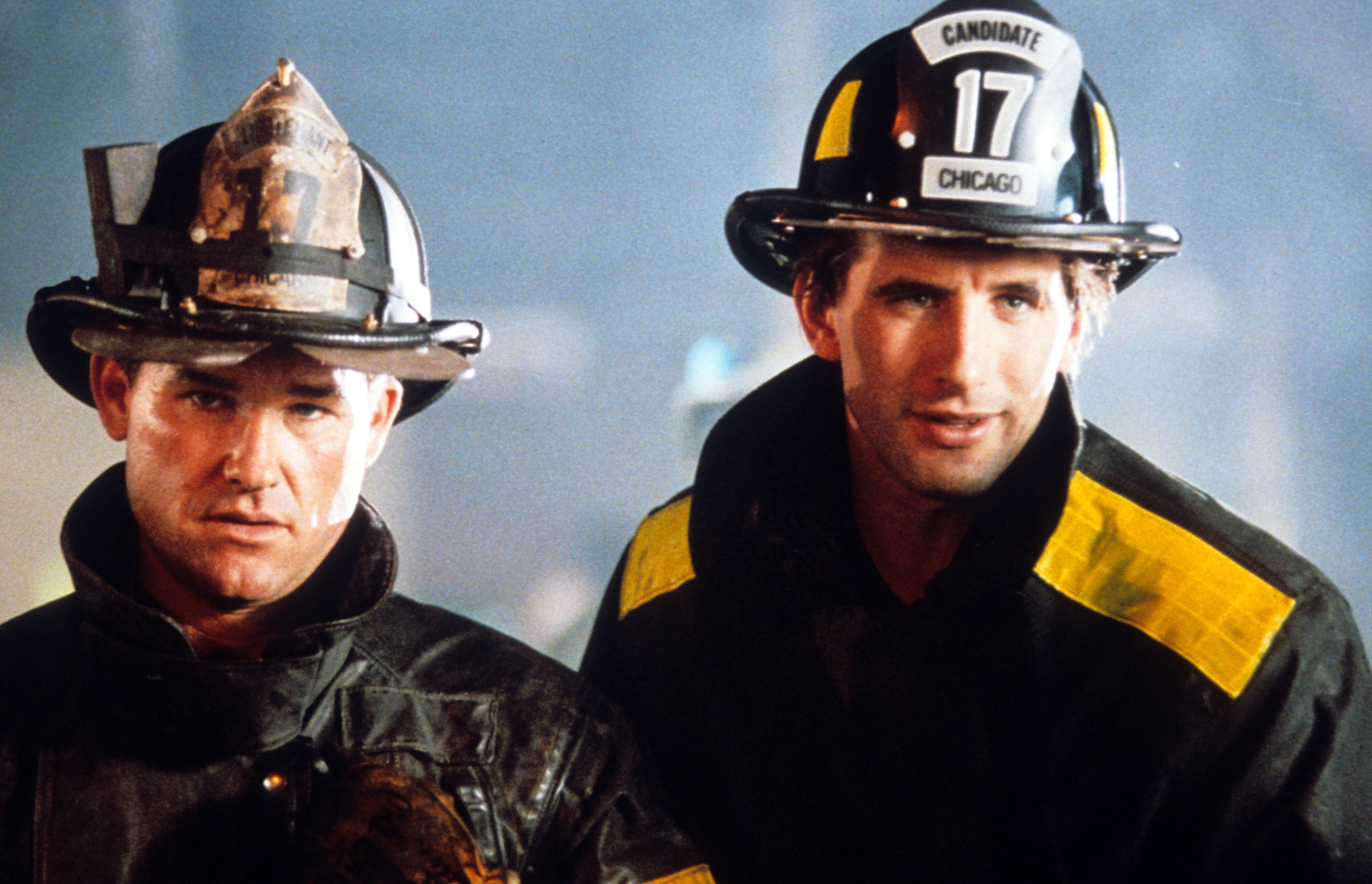 Still of William Baldwin and Kurt Russell in Backdraft (1991)