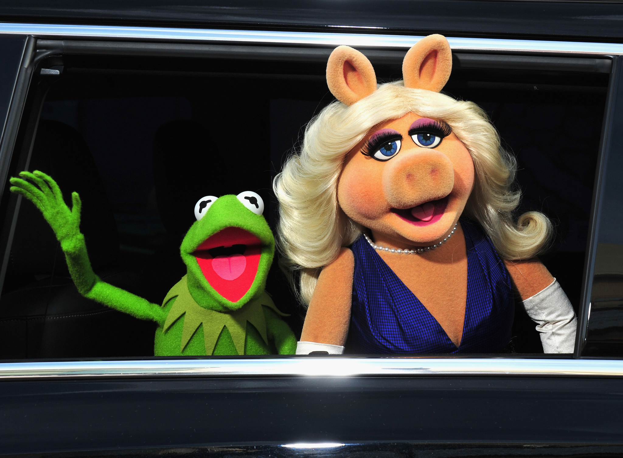 Kermit the Frog and Miss Piggy at event of Muppets Most Wanted (2014)
