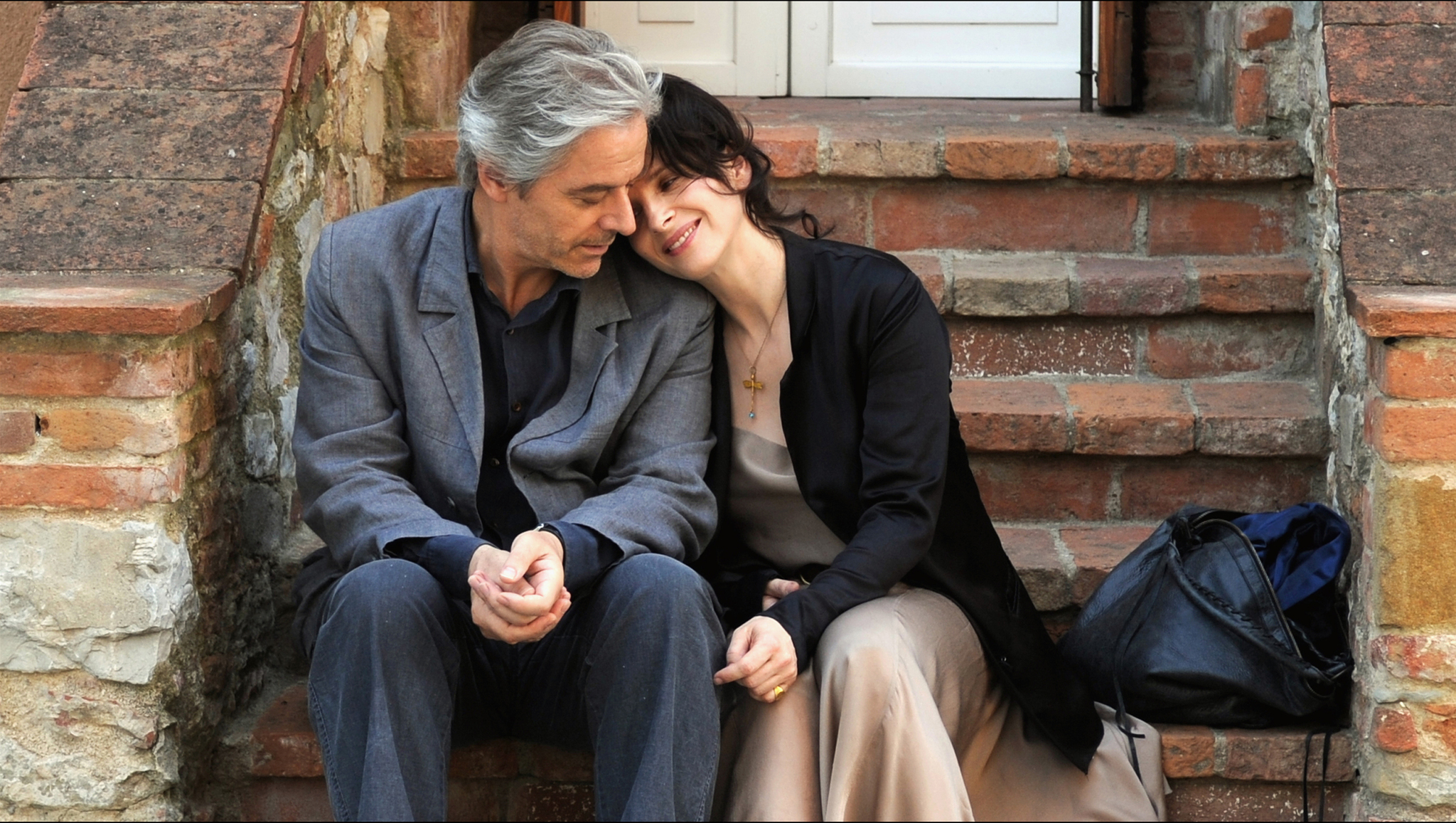 Still of Juliette Binoche and William Shimell in Copie conforme (2010)