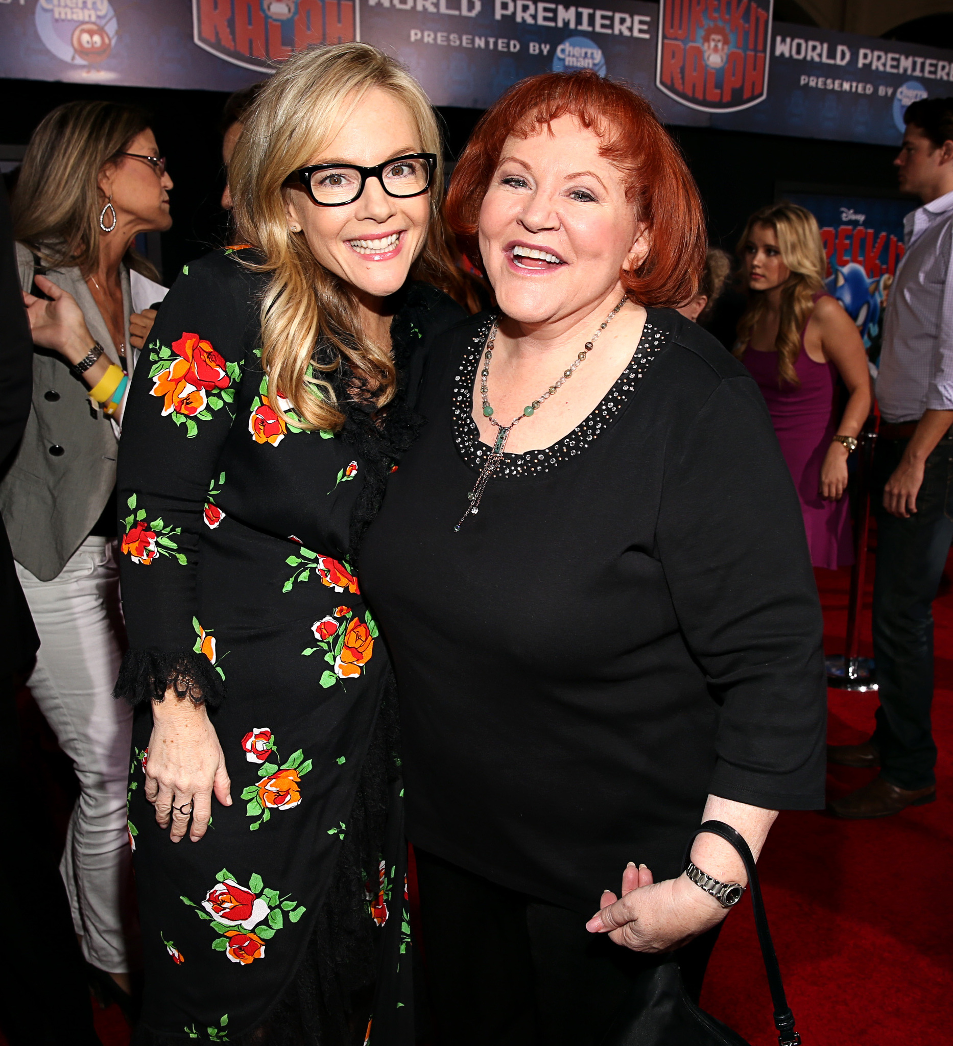 Rachael Harris and Edie McClurg at event of Ralfas Griovejas (2012)