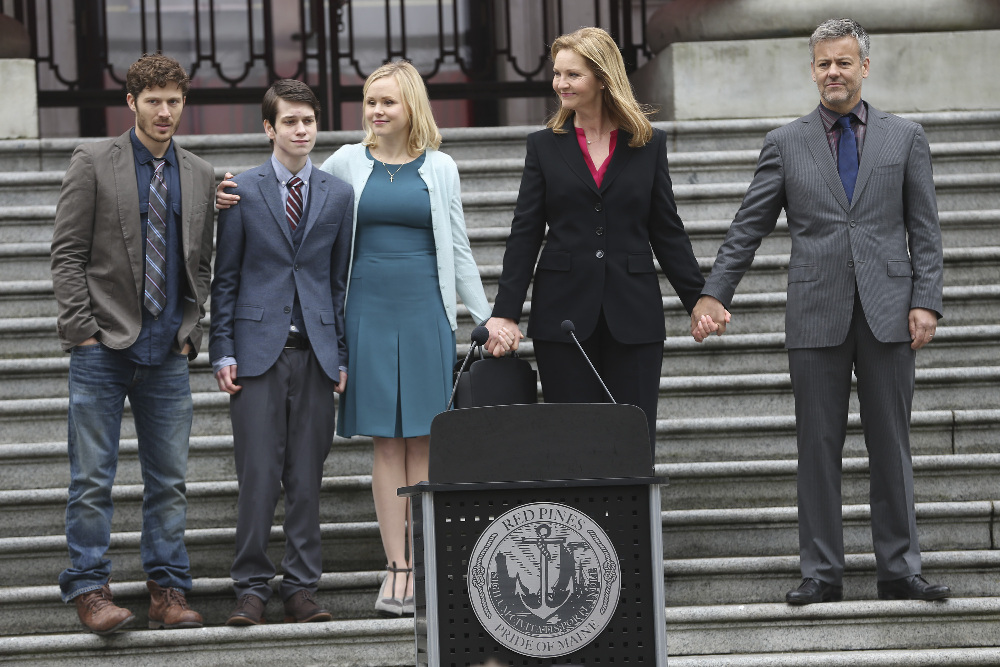 Still of Joan Allen, Rupert Graves, Liam James, Alison Pill and Zach Gilford in The Family (2016)