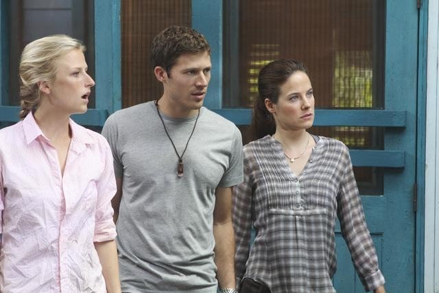 Still of Caroline Dhavernas, Mamie Gummer and Zach Gilford in Off the Map (2011)