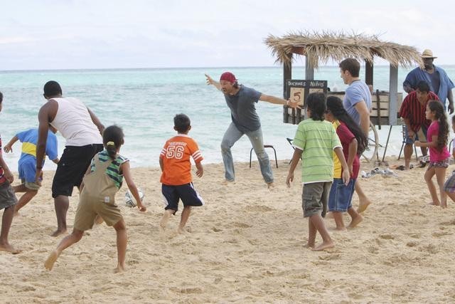 Still of Martin Henderson and Zach Gilford in Off the Map (2011)