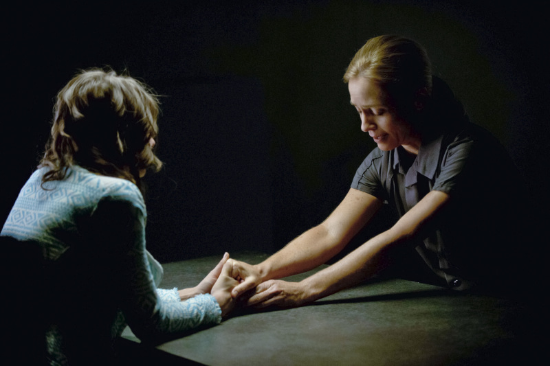 Still of Susanna Thompson and Willa Holland in Strele (2012)