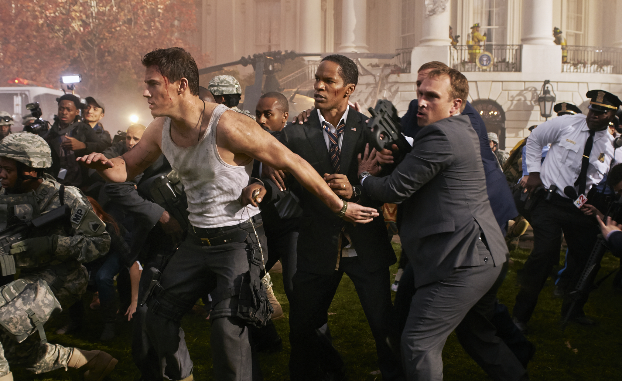 Still of Jamie Foxx and Channing Tatum in Baltuju rumu sturmas (2013)