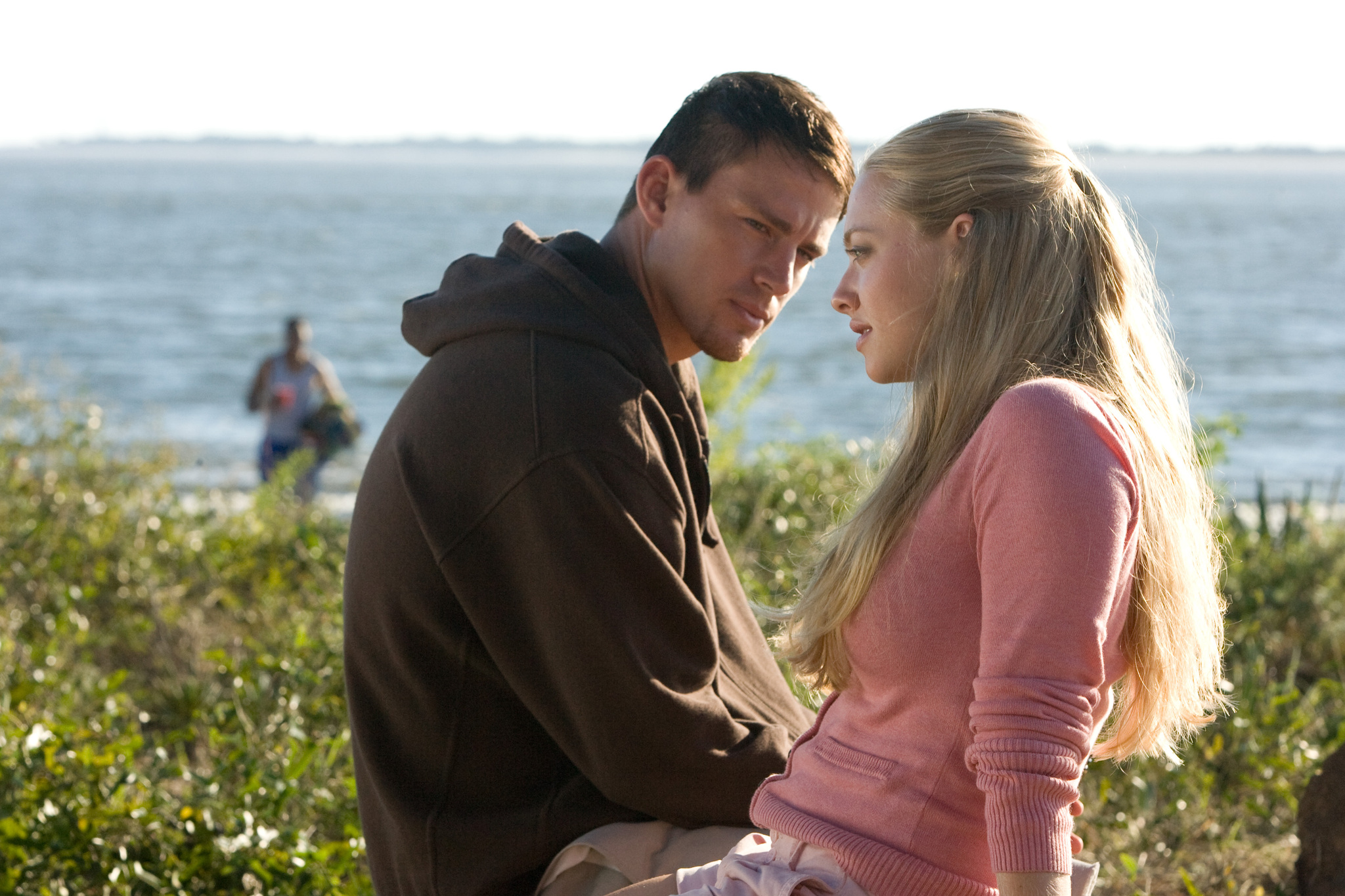 Still of Amanda Seyfried and Channing Tatum in Brangusis Dzonai (2010)