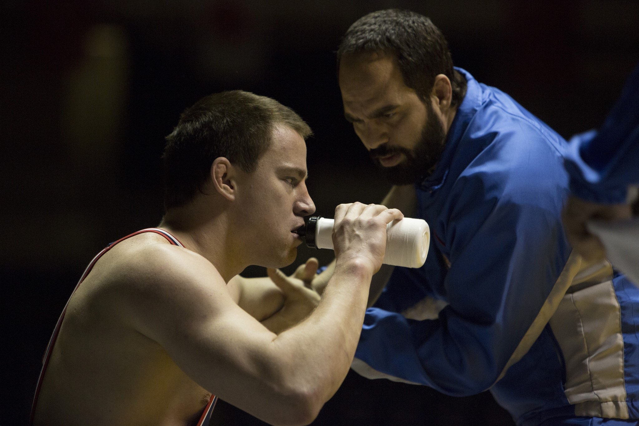 Still of Mark Ruffalo and Channing Tatum in Foxcatcher (2014)