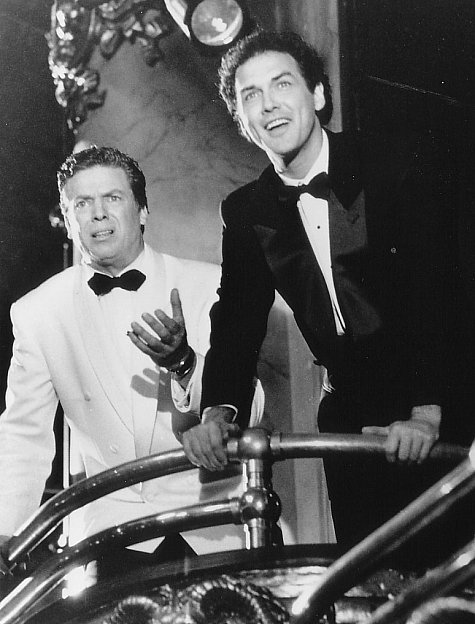 Still of Christopher McDonald and Norm MacDonald in Dirty Work (1998)