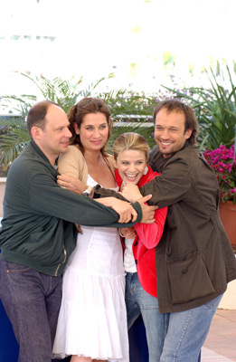 Vincent Perez, Emmanuelle Devos, Denis Podalydès and Léa Fazer at event of Bienvenue en Suisse (2004)