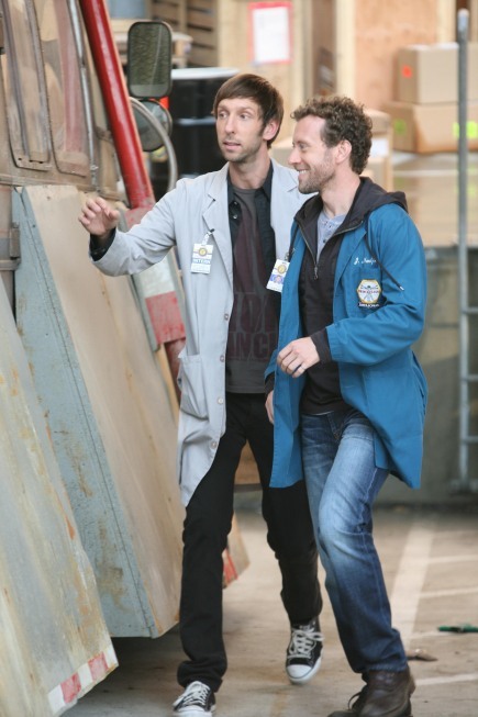 Still of Joel David Moore and T.J. Thyne in Kaulai (2005)