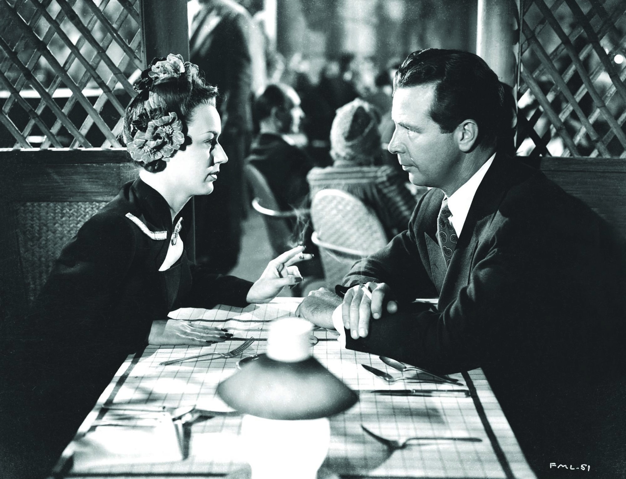 Still of Dick Powell and Anne Shirley in Murder, My Sweet (1944)
