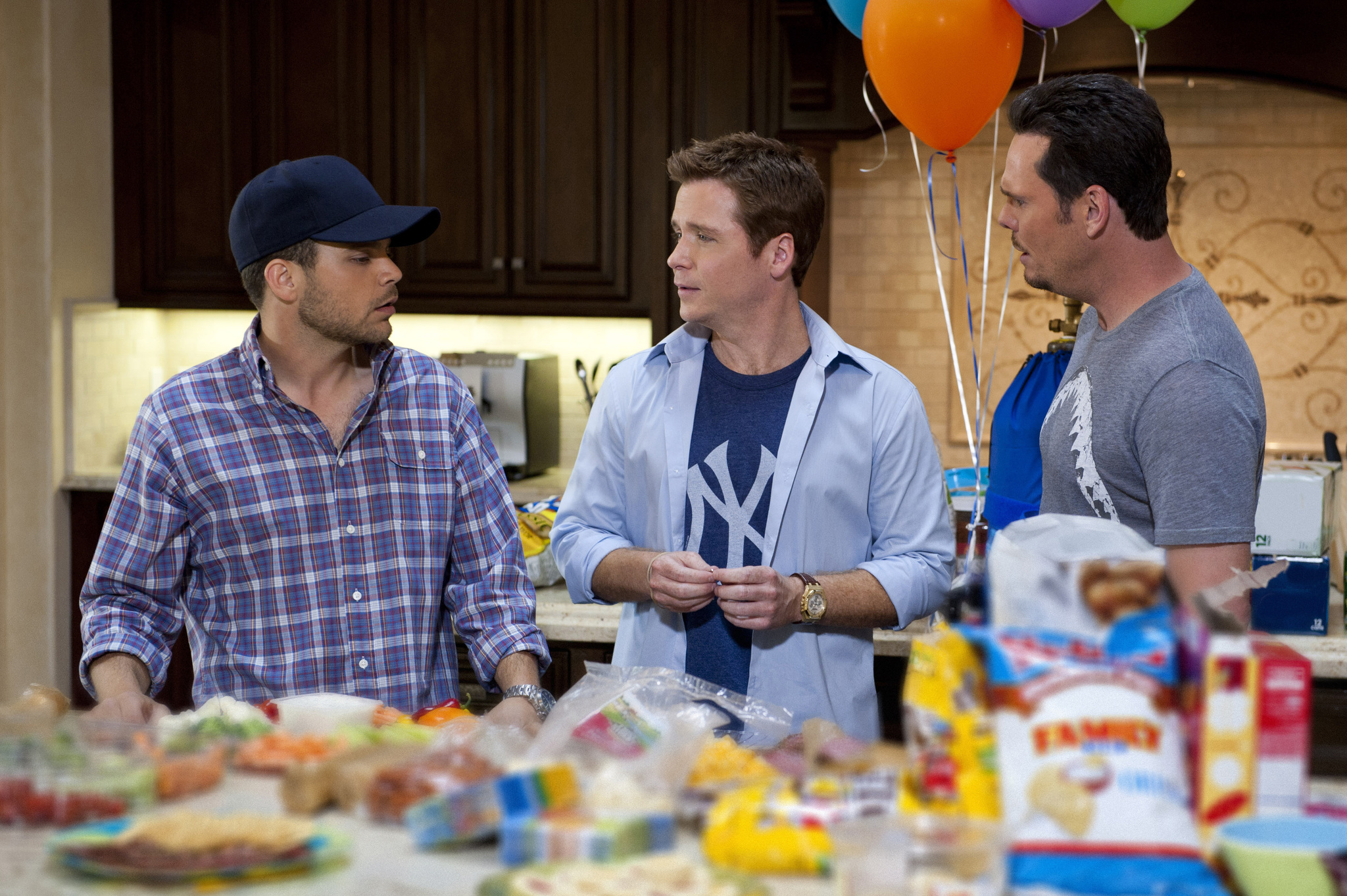 Still of Kevin Dillon, Kevin Connolly and Jerry Ferrara in Entourage (2004)
