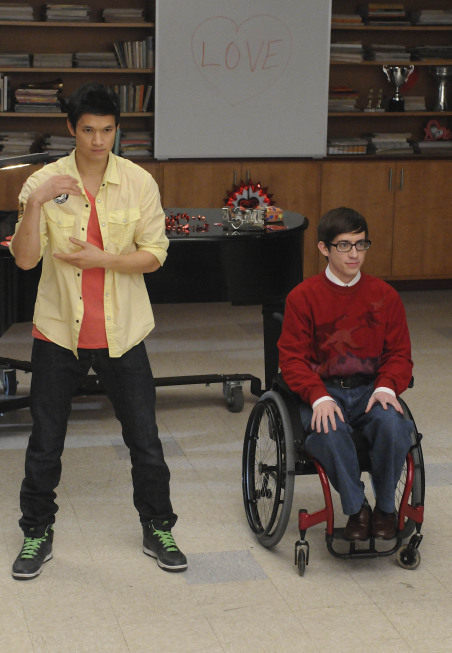 Still of Harry Shum Jr. and Kevin McHale in Glee (2009)