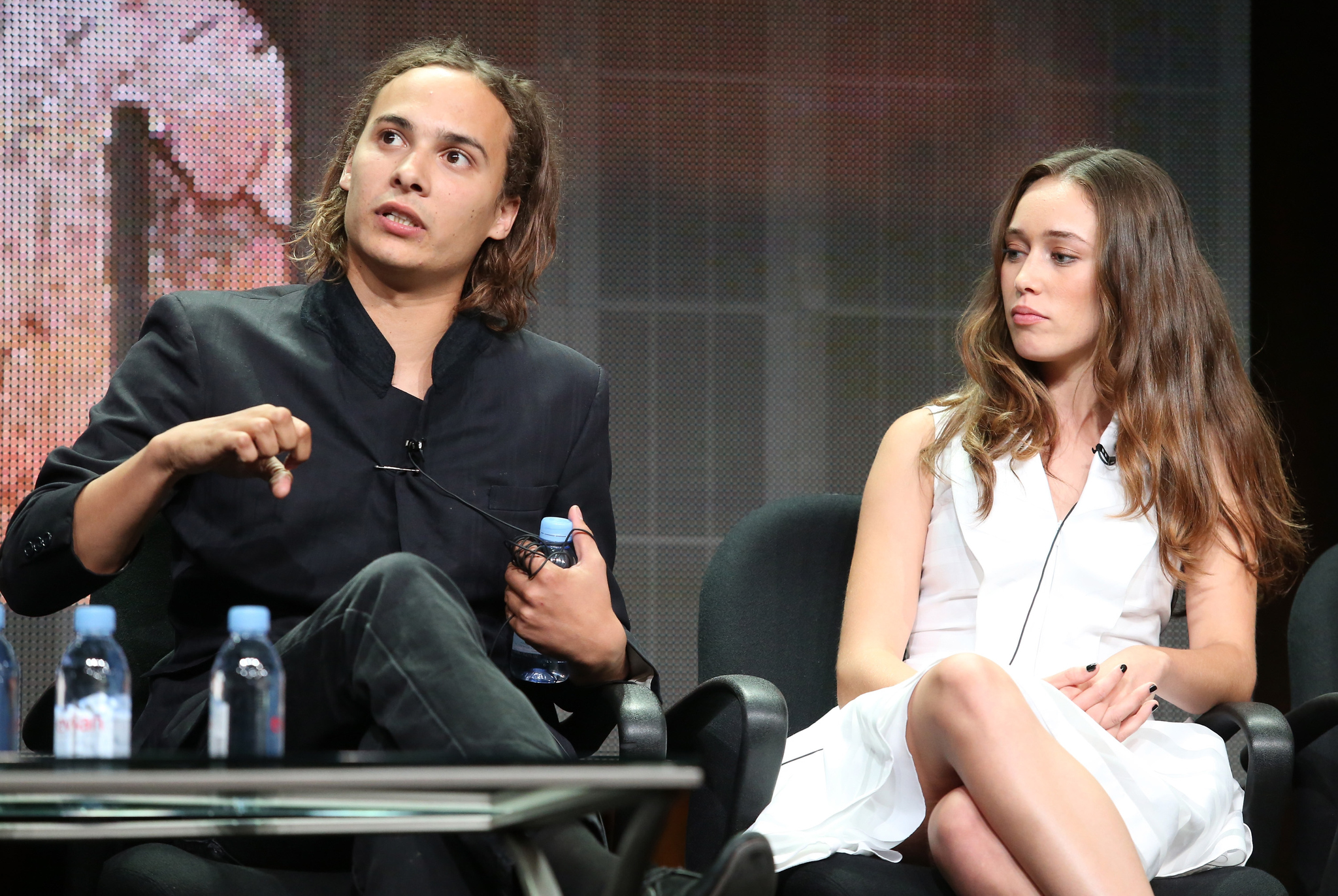 Frank Dillane and Alycia Debnam-Carey at event of Fear the Walking Dead (2015)