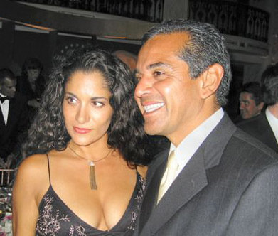 Yvonne DeLaRosa and Los Angeles Mayor Antonio Villaraigosa at the NHFA Gala in Washington DC.