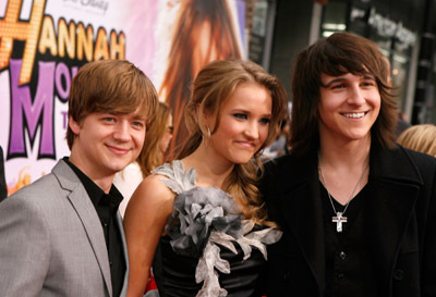 Emily Osment, Mitchel Musso and Jason Earles at event of Hana Montana: filmas (2009)