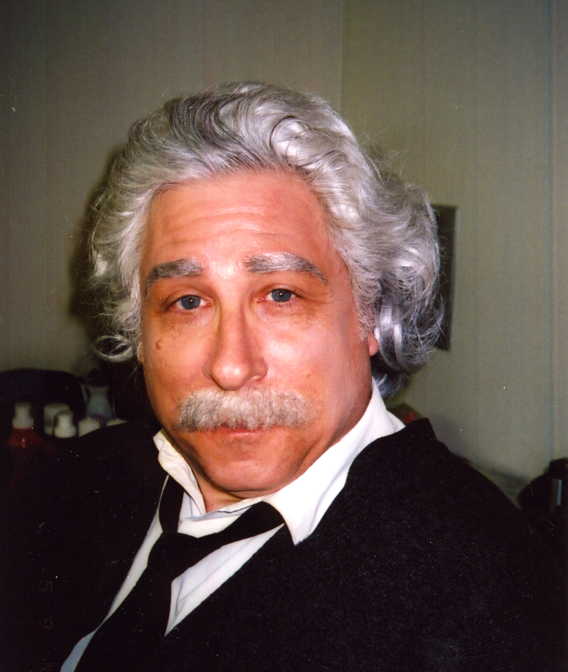 Smokey Miles as Albert Einstein