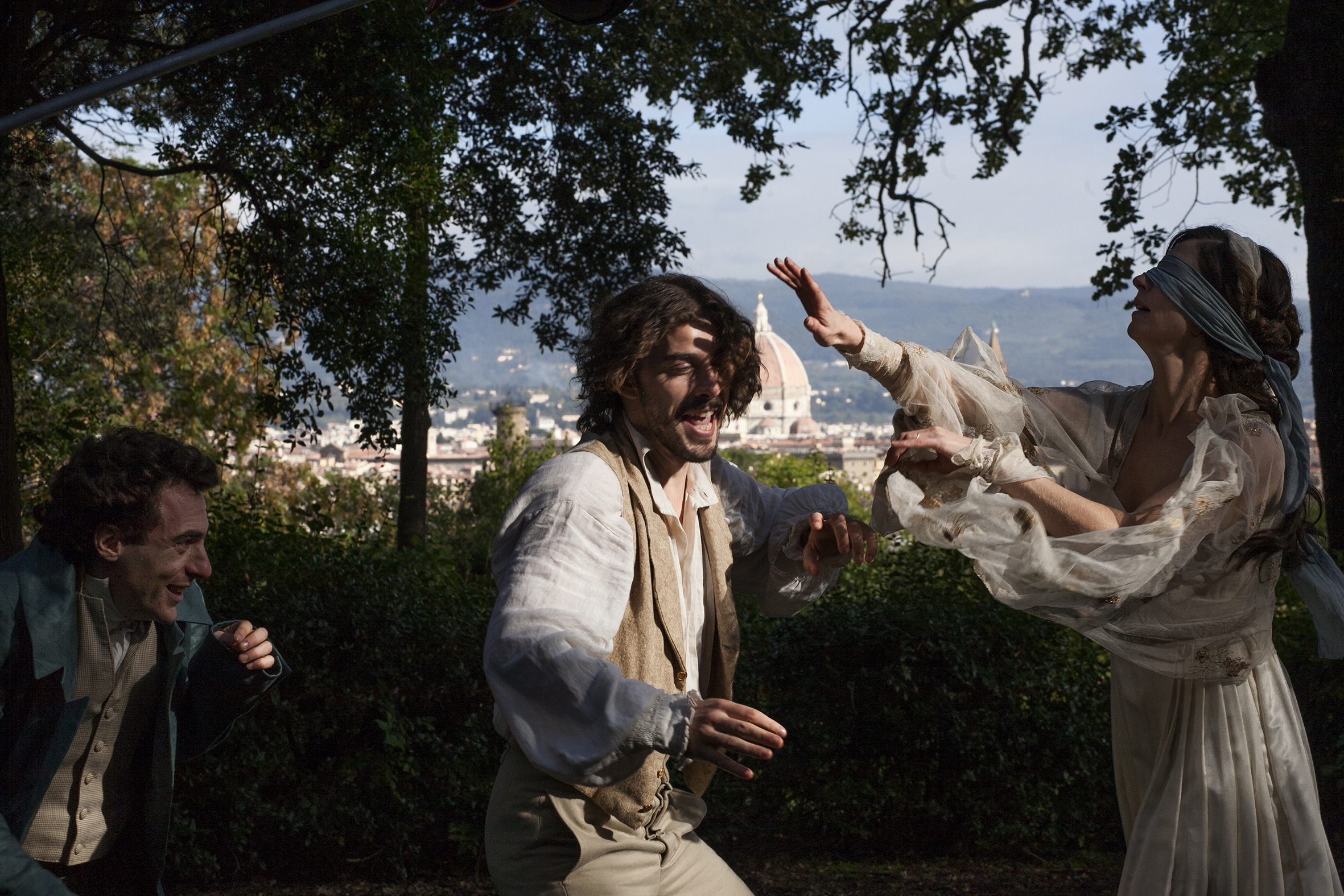 Still of Elio Germano and Michele Riondino in Il giovane favoloso (2014)