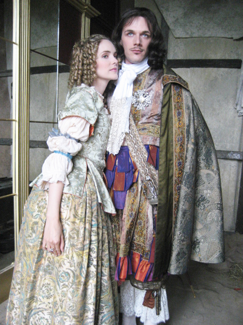Still of Samuel Theis (Louis XIV) and Laura Weissbecker (Mlle de la Valliere) in 'Versailles, le reve d'un roi'