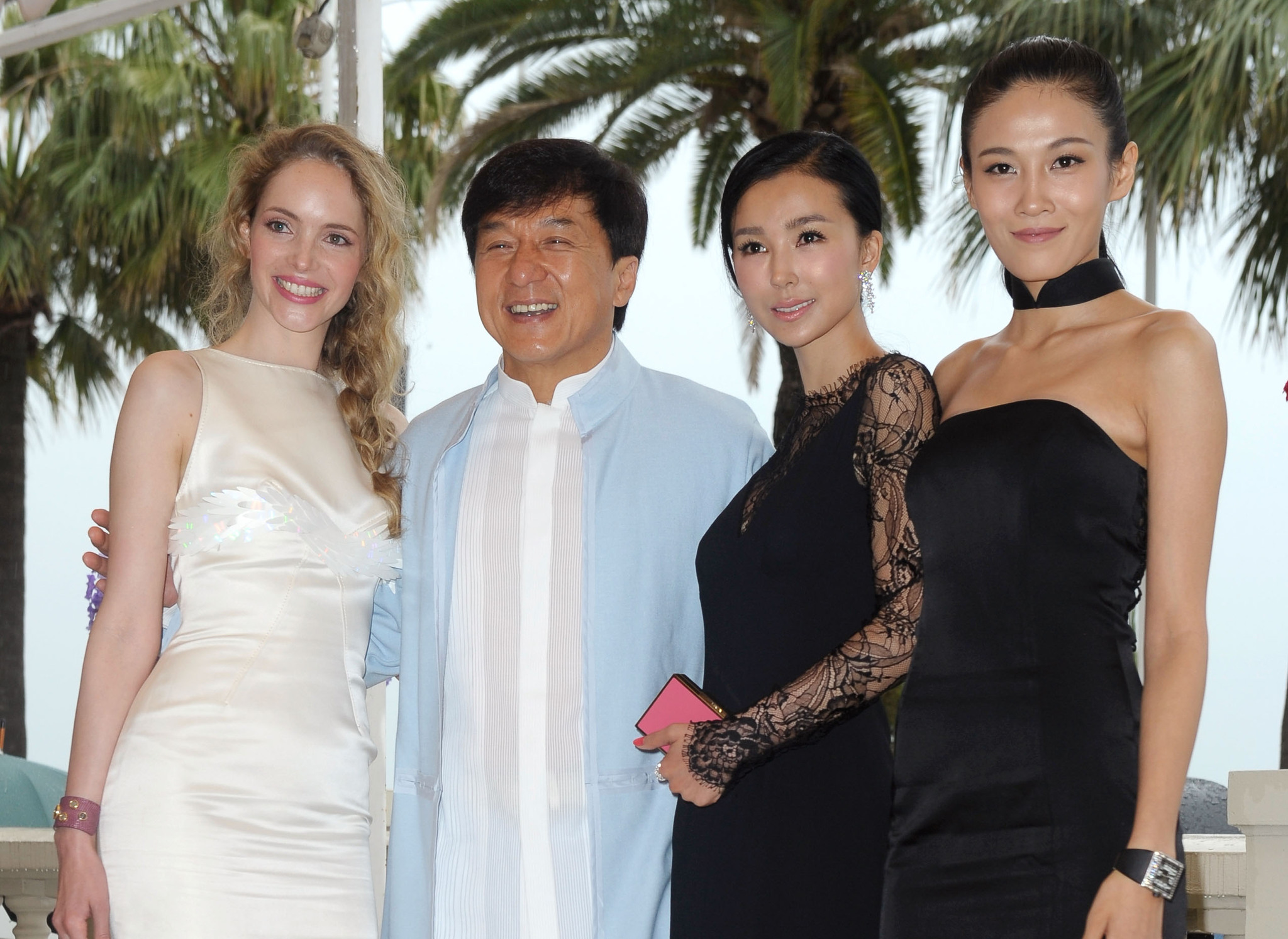 Jackie Chan, Laura Weissbecker, Xingtong Yao and Lanxin Zhang at event of Operacija: Zodiakas (2012)
