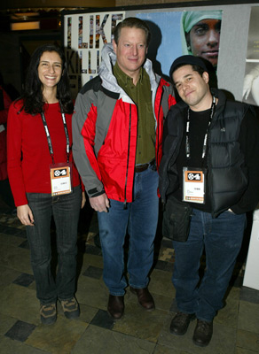 Al Gore, Zana Briski and Ross Kauffman at event of Born Into Brothels: Calcutta's Red Light Kids (2004)