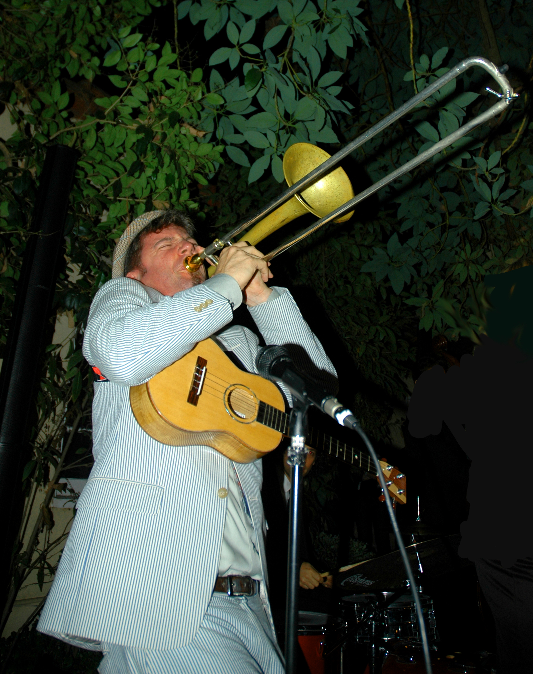 Gig in Beverly Hills, rockin' a seersucker and wielding two weapons.