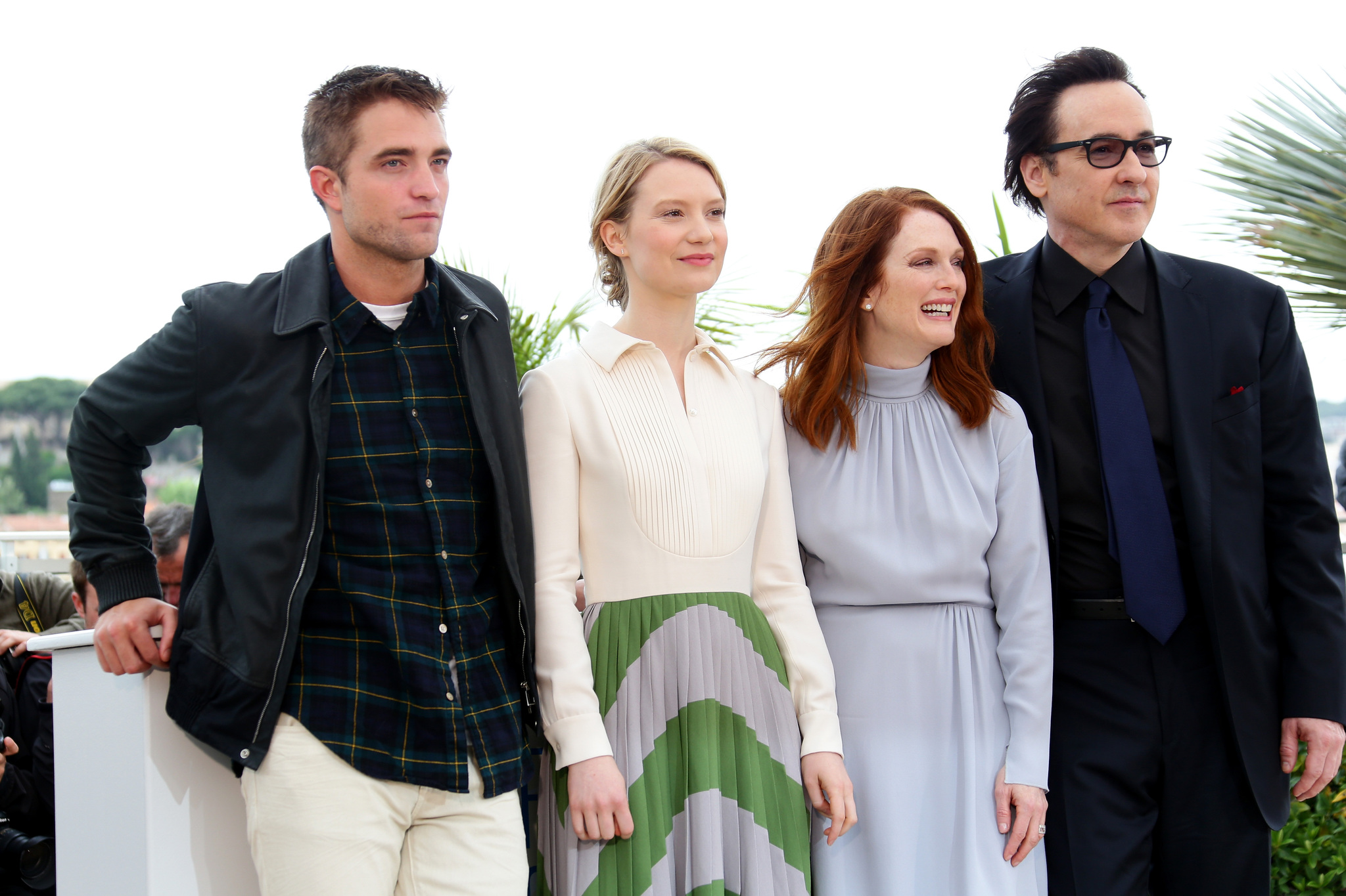 John Cusack, Julianne Moore, Robert Pattinson and Mia Wasikowska at event of Maps to the Stars (2014)