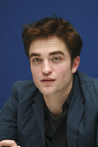 Robert Pattinson 04-02-2011