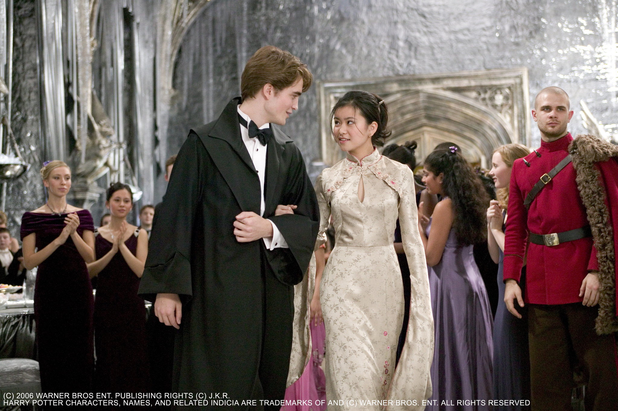 Still of Robert Pattinson and Katie Leung in Haris Poteris ir ugnies taure (2005)