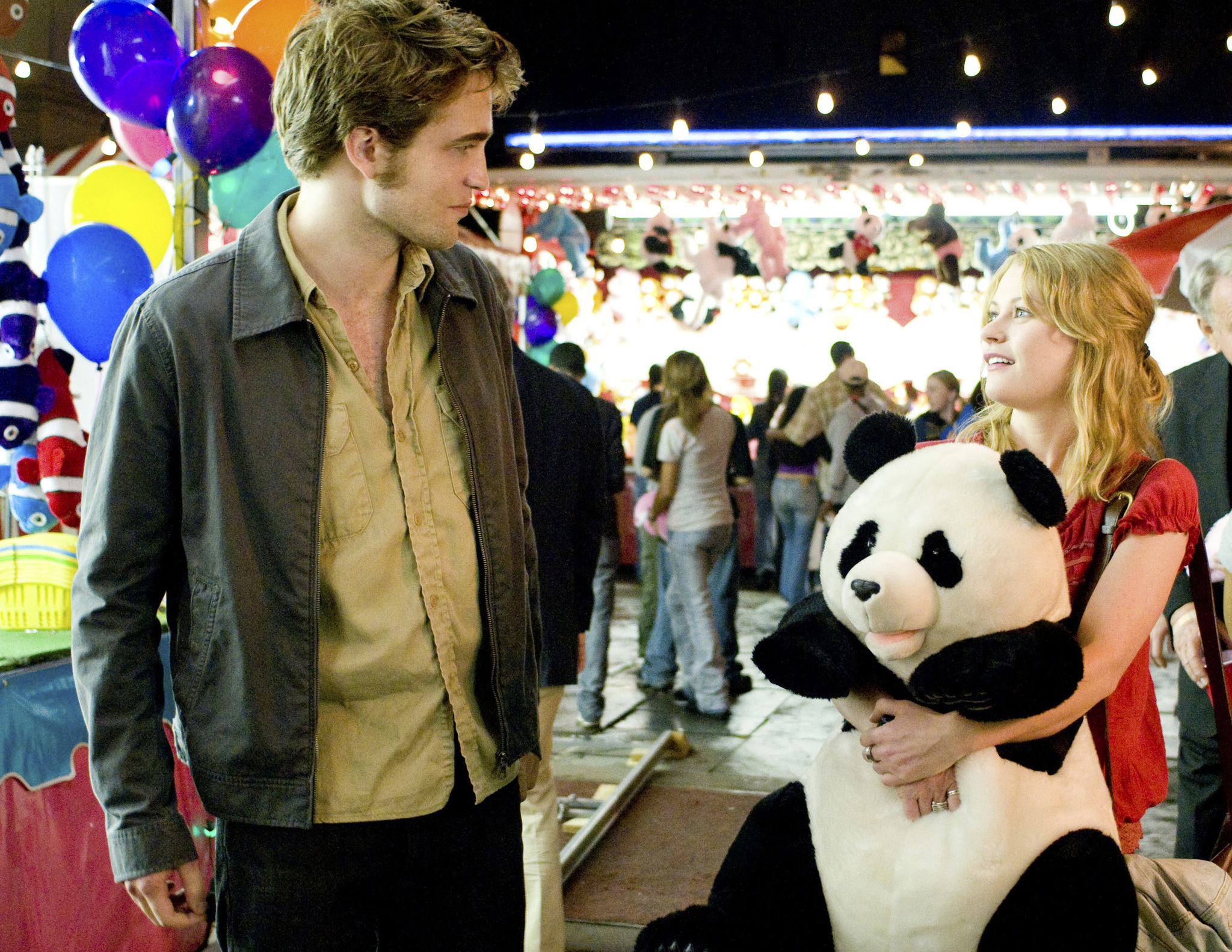Still of Emilie de Ravin and Robert Pattinson in Prisimink mane (2010)