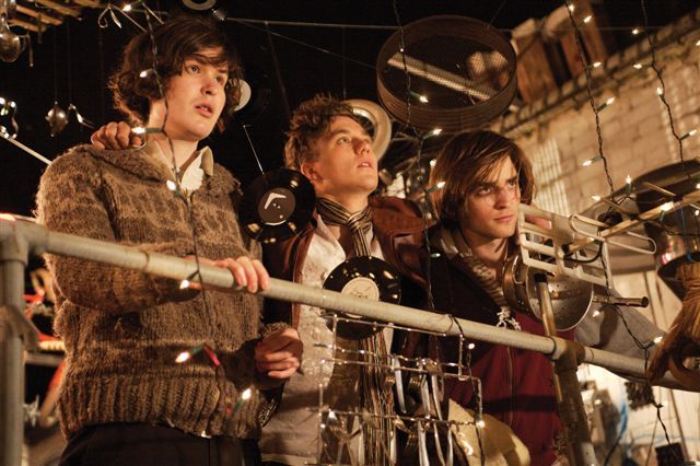 Still of Robert Pattinson, Johnny White and Mike Pearce in How to Be (2008)