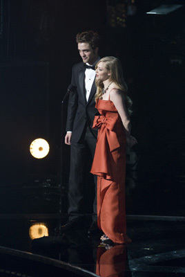 Presenters Robert Pattinson (left) and Amanda Seyfried during the live ABC Telecast of the 81st Annual Academy Awards® from the Kodak Theatre, in Hollywood, CA Sunday, February 22, 2009.