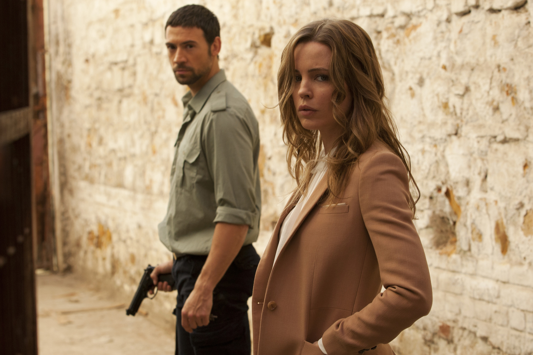 Still of Melissa George and Adam Rayner in Hunted (2012)