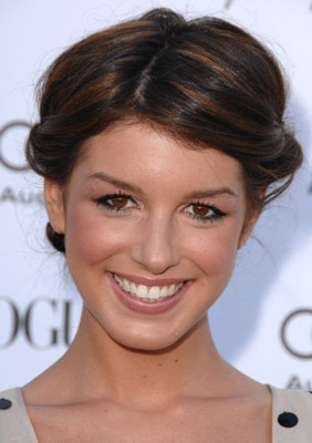 Shenae Grimes-Beech