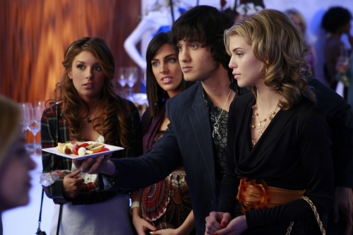 Still of Shenae Grimes-Beech, Michael Steger, AnnaLynne McCord and Jessica Lowndes in 90210 (2008)