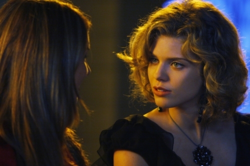 Still of Shenae Grimes-Beech and AnnaLynne McCord in 90210 (2008)