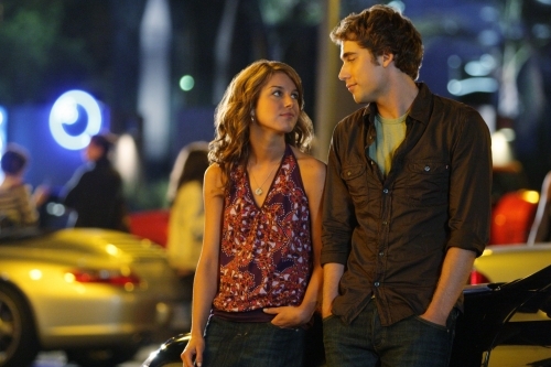 Still of Shenae Grimes-Beech and Dustin Milligan in 90210 (2008)
