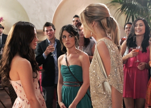Still of Shenae Grimes-Beech and Jessica Lowndes in 90210 (2008)
