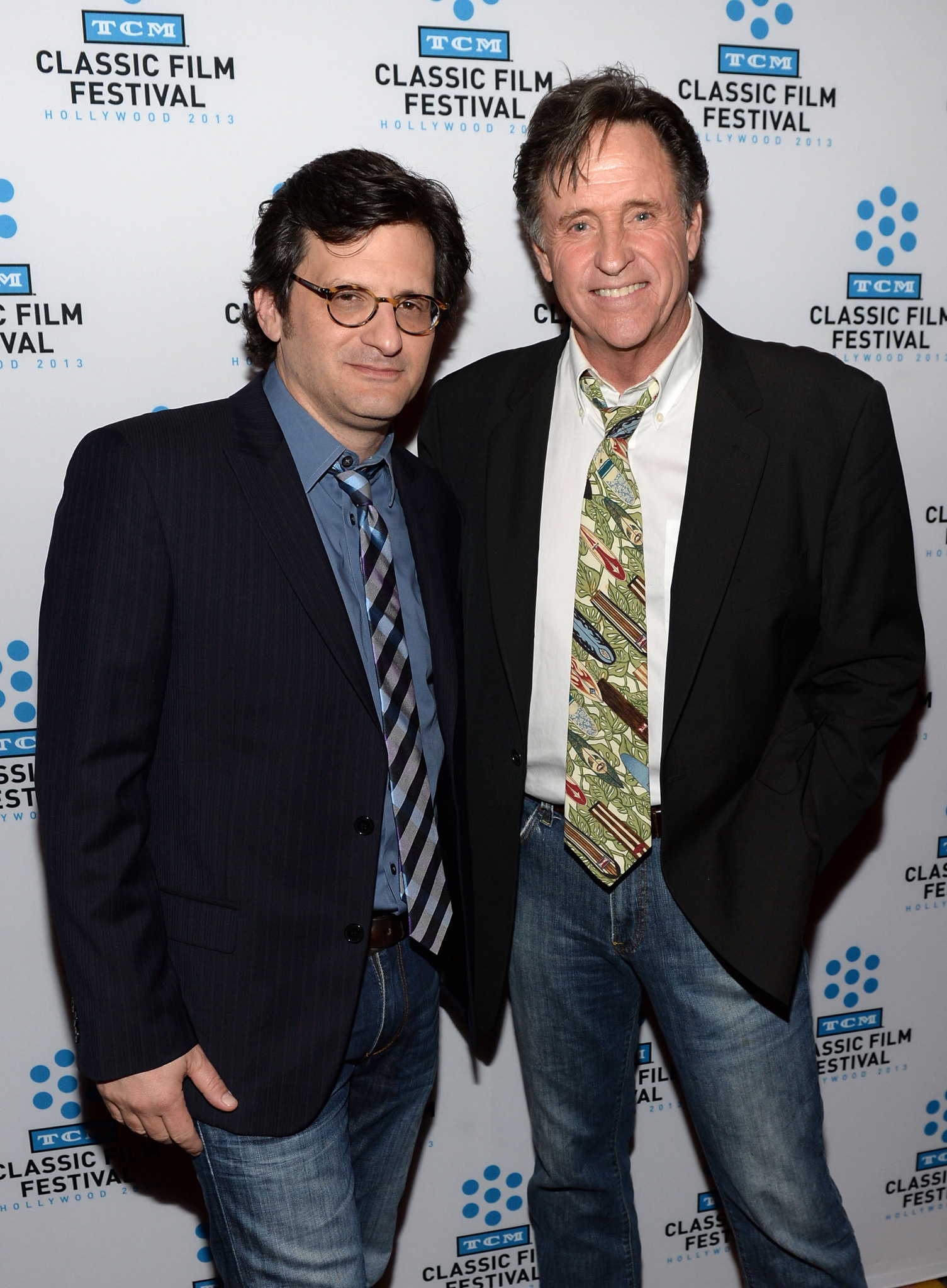 Robert Hays and Ben Mankiewicz at event of Airplane! (1980)