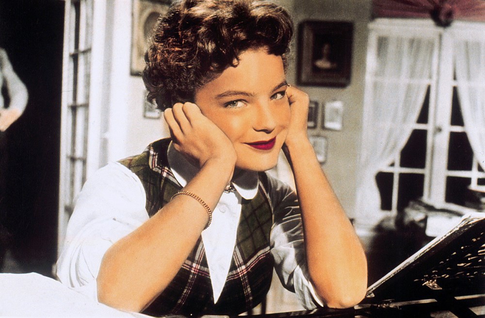 Still of Romy Schneider in Wenn der weiße Flieder wieder blüht (1953)