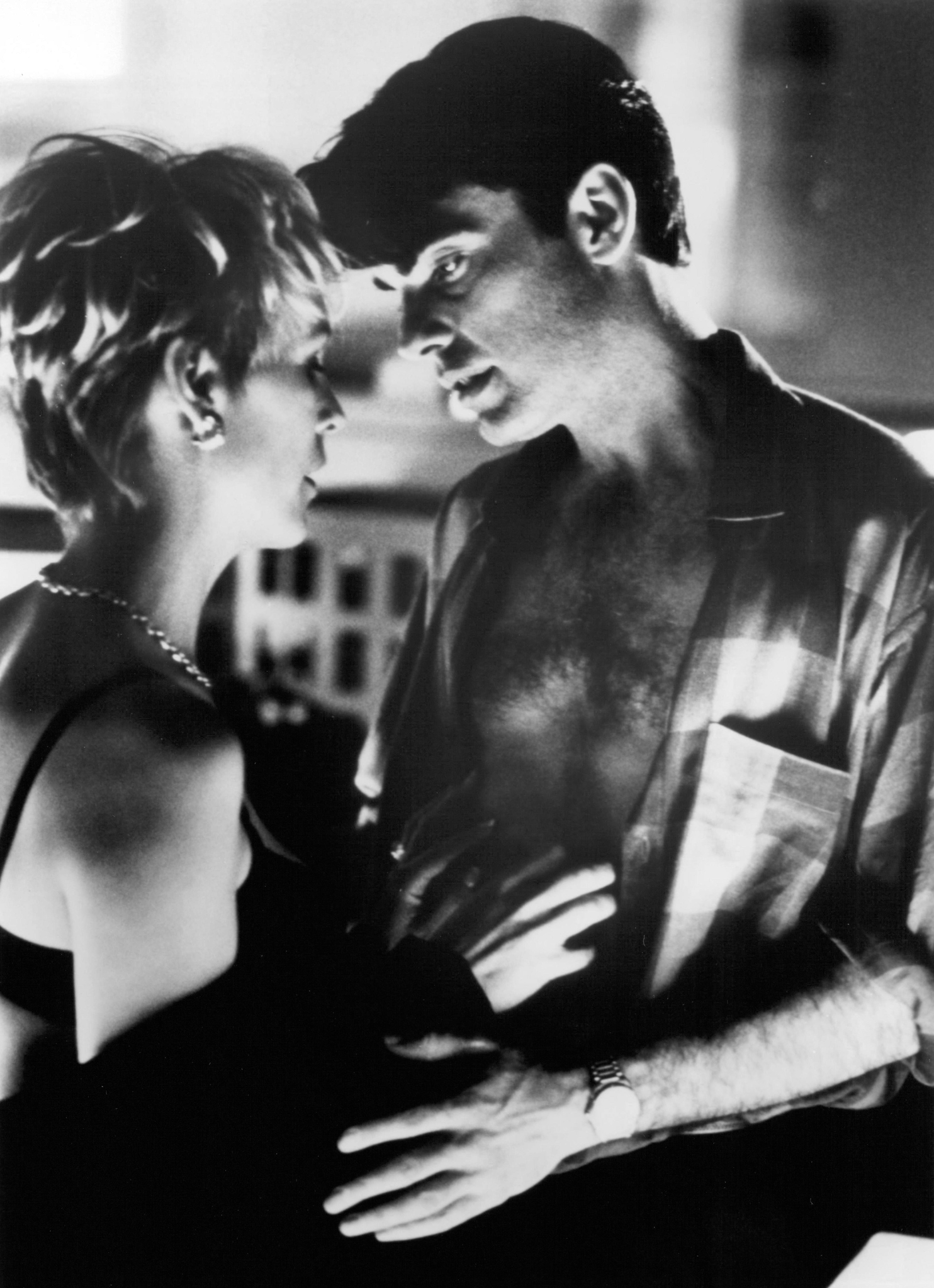 Still of Jamie Lee Curtis and Peter Gallagher in Mother's Boys (1994)