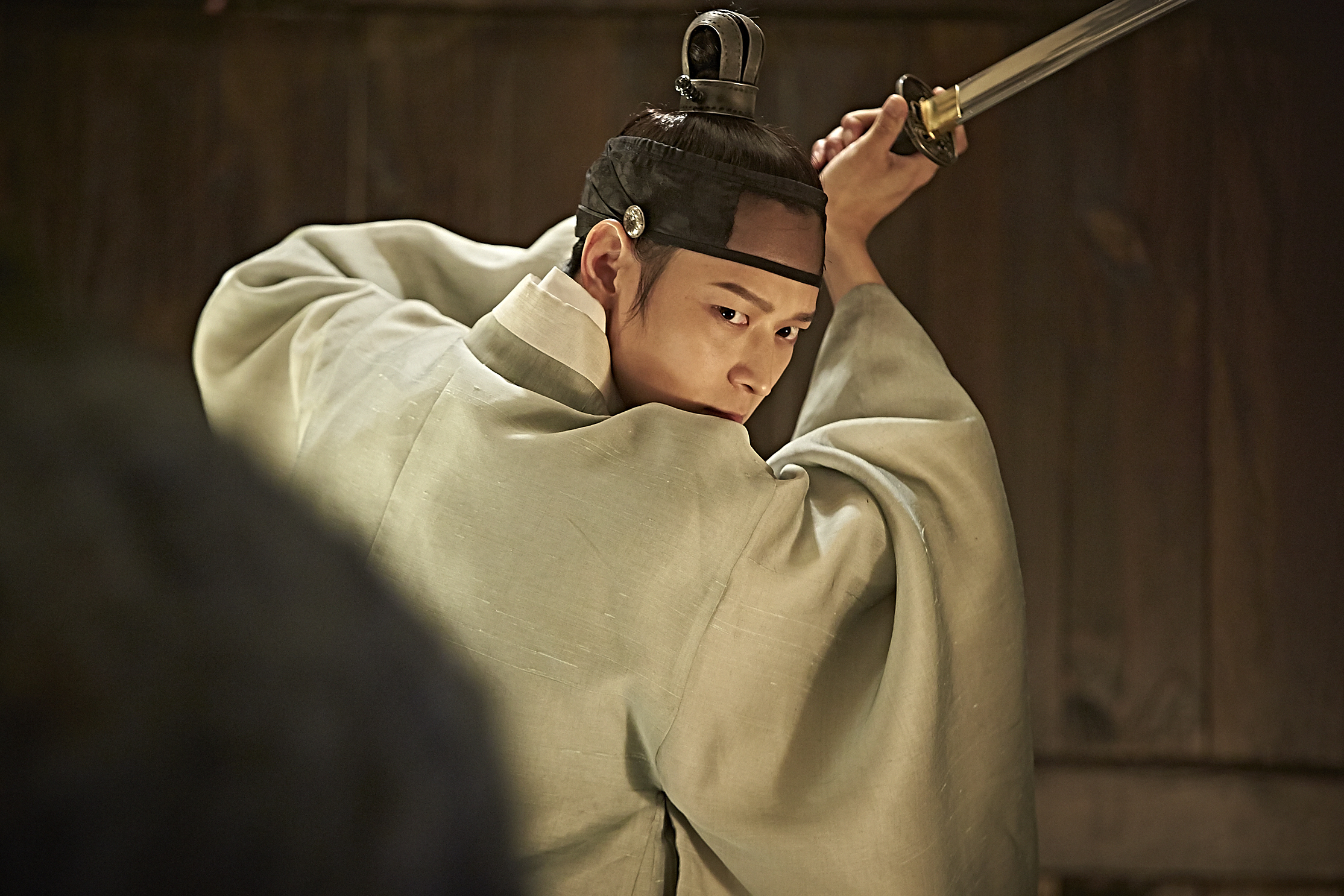 Still of Dong-won Kang in Kundo: Min-ran-eui si-dae (2014)