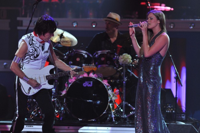 Still of Jeff Beck and Joss Stone in American Idol: The Search for a Superstar (2002)
