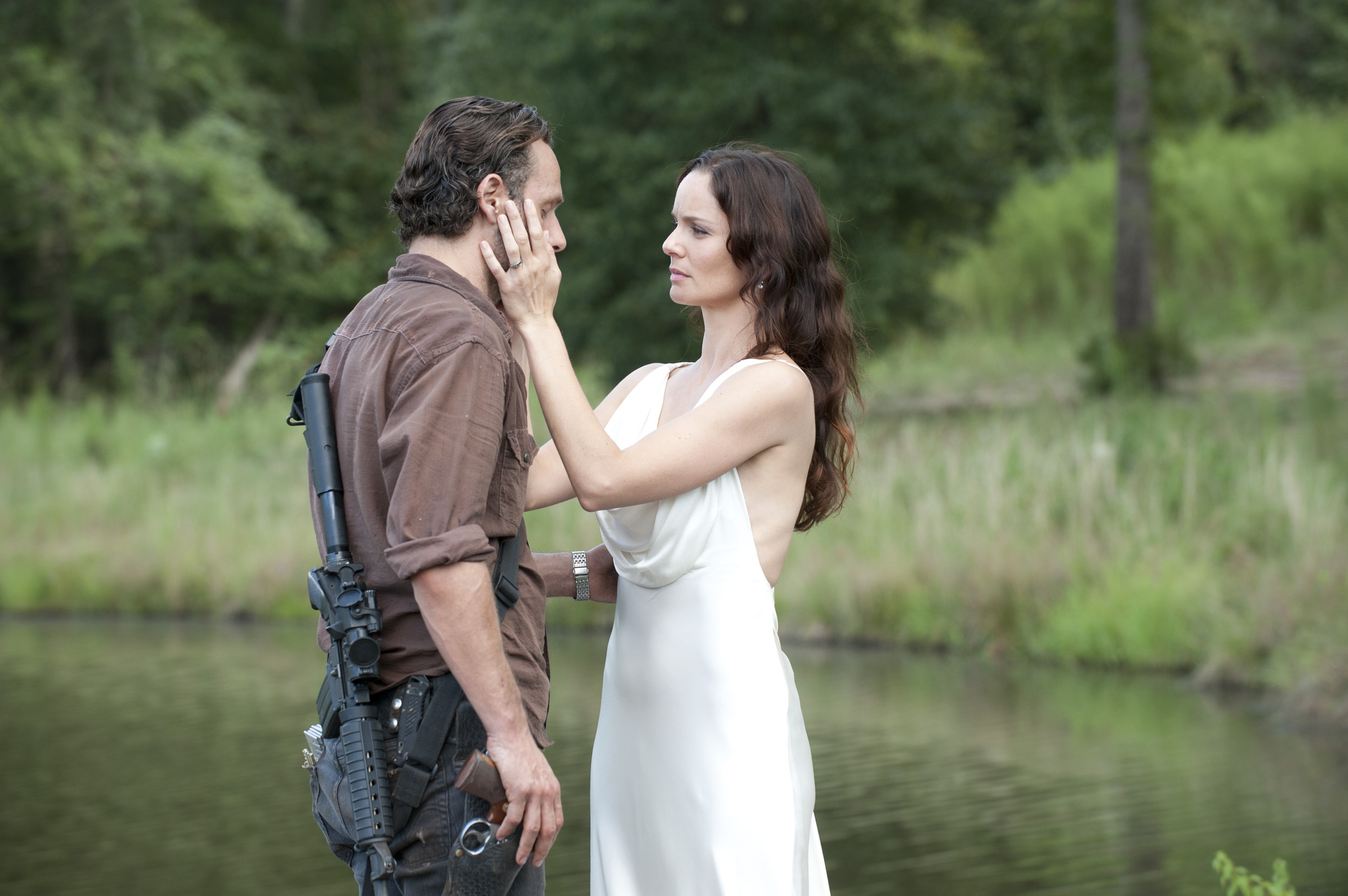 Still of Andrew Lincoln and Sarah Wayne Callies in Vaiksciojantys negyveliai: Home (2013)