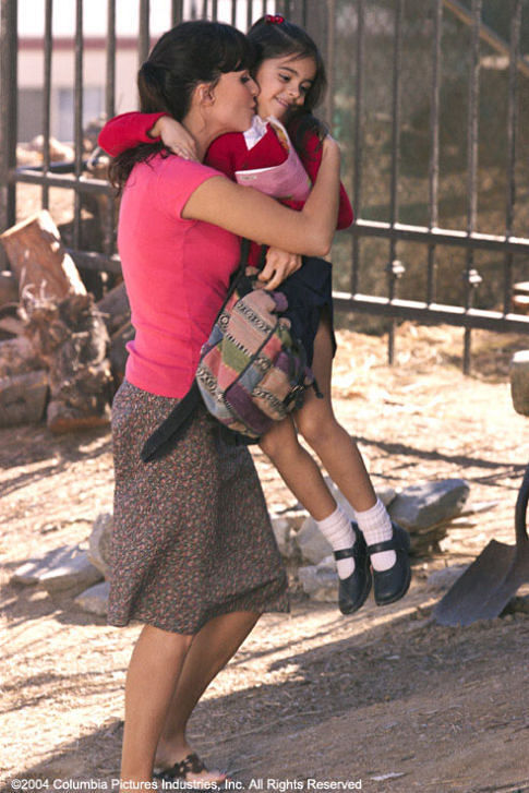 Still of Paz Vega and Victoria Luna in Spanglish (2004)