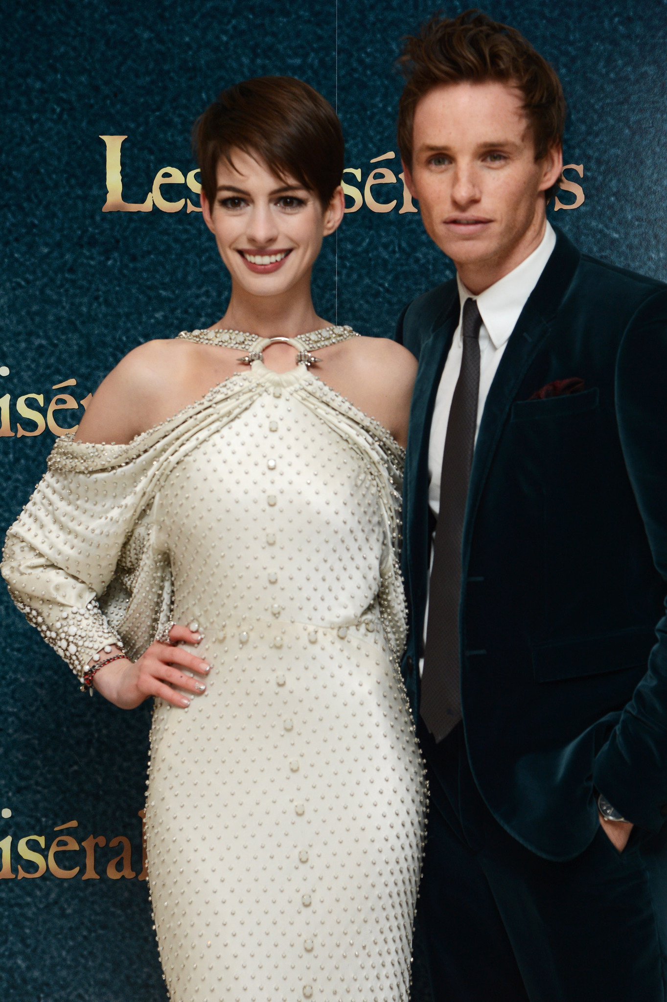 Anne Hathaway and Eddie Redmayne at event of Vargdieniai (2012)