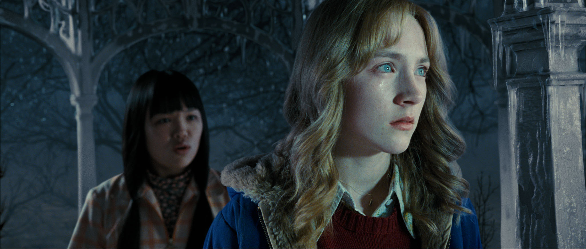 Still of Saoirse Ronan and Nikki SooHoo in The Lovely Bones (2009)