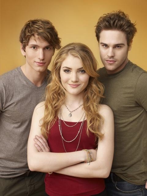 Still of Benjamin Stone, Skyler Samuels and Grey Damon in The Nine Lives of Chloe King (2011)