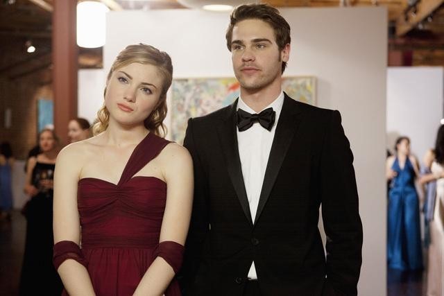 Still of Skyler Samuels and Grey Damon in The Nine Lives of Chloe King (2011)