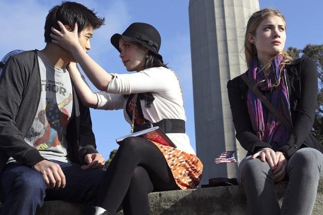 Still of Skyler Samuels, Ki Hong Lee and Grace Phipps in The Nine Lives of Chloe King (2011)